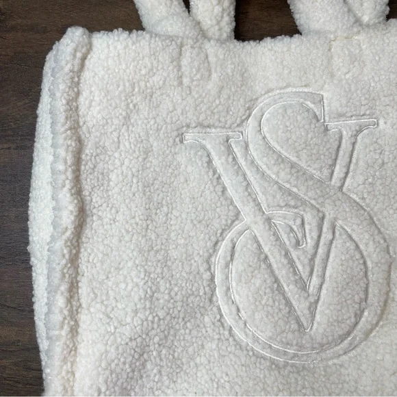Victoria’s Secret Sherpa Tote Ivory Cream Reusable Shoulder Bag - Picture 6 of 13